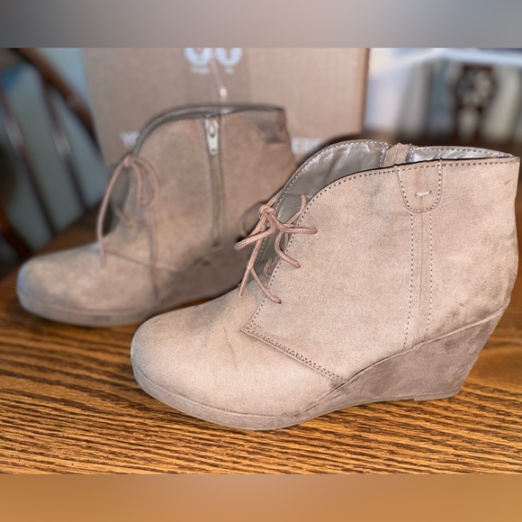 Suede Fall wedge booties - Picture 3 of 4